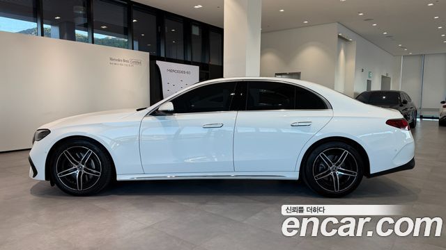 Mercedes-Benz E-Class 2026 — photo 8