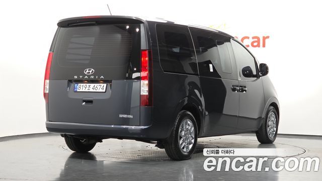 Hyundai Staria 2023 — photo 2