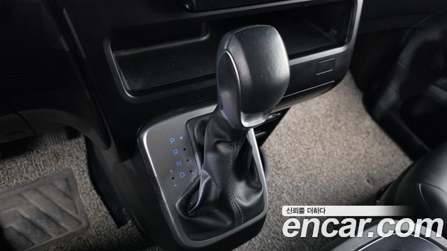 Hyundai Staria 2023 — photo 9
