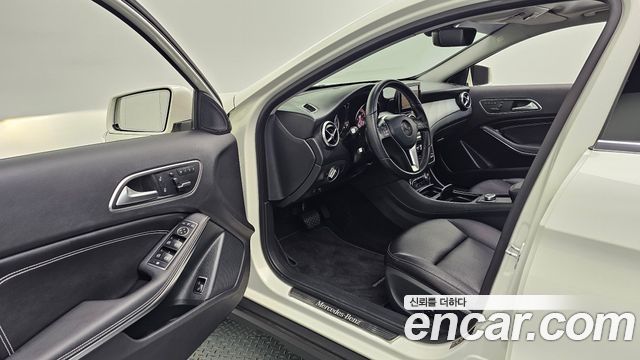 Mercedes-Benz GLA-Class 2015 — photo 10