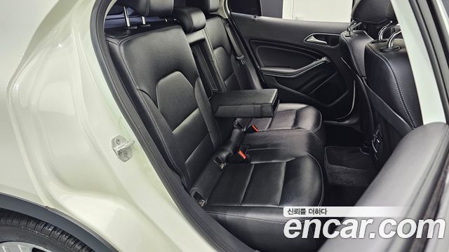 Mercedes-Benz GLA-Class 2015 — photo 11