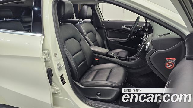 Mercedes-Benz GLA-Class 2015 — photo 12