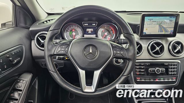 Mercedes-Benz GLA-Class 2015 — photo 13