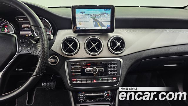 Mercedes-Benz GLA-Class 2015 — photo 14