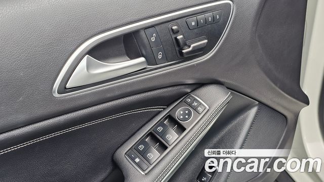 Mercedes-Benz GLA-Class 2015 — photo 17