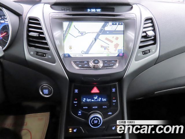 Hyundai AVANTE 2014 — photo 17