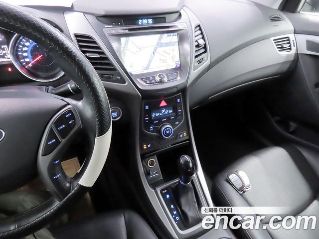 Hyundai AVANTE 2014 — photo 18