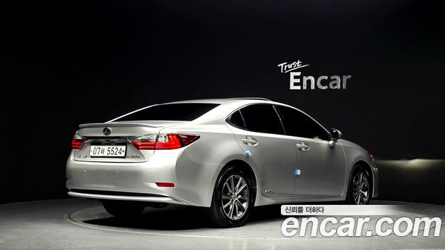Lexus ES 2018 — photo 2