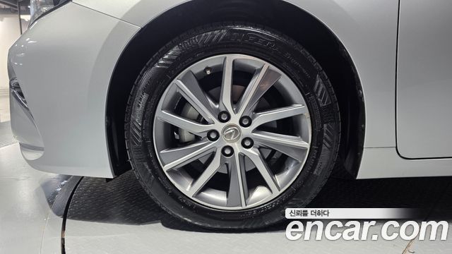 Lexus ES 2018 — photo 5