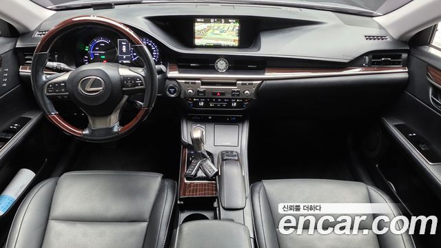 Lexus ES 2018 — photo 10
