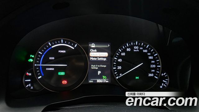 Lexus ES 2018 — photo 11