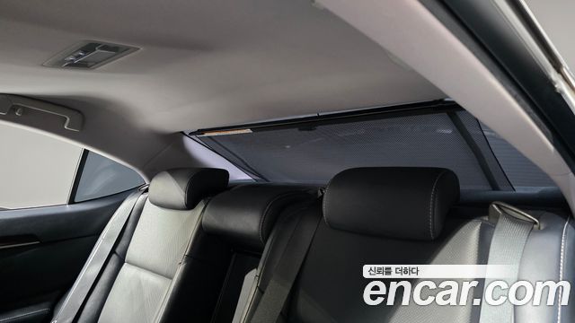 Lexus ES 2018 — photo 25