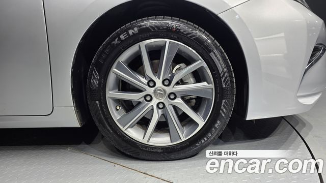 Lexus ES 2018 — photo 7