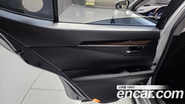 Lexus ES 2018 — photo 15