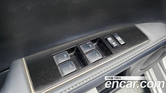 Lexus ES 2018 — photo 29