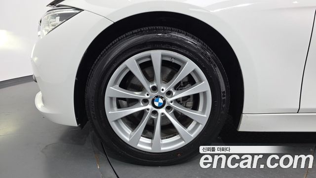 BMW 3-Series 2018 — photo 5