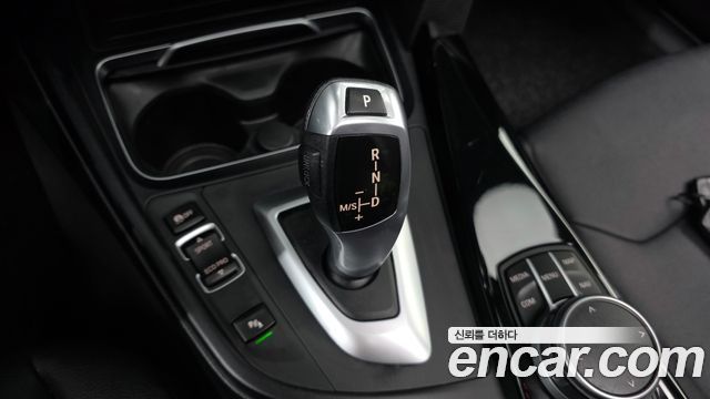 BMW 3-Series 2018 — photo 9