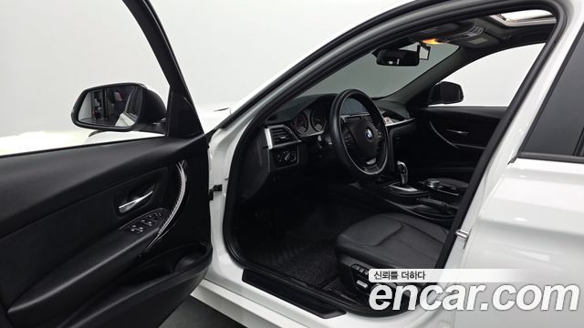 BMW 3-Series 2018 — photo 10