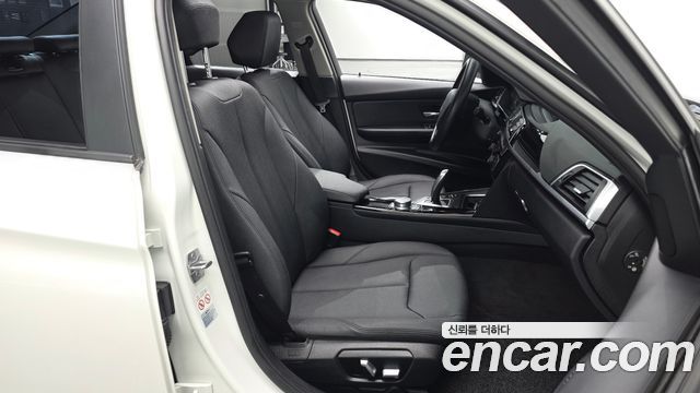 BMW 3-Series 2018 — photo 11