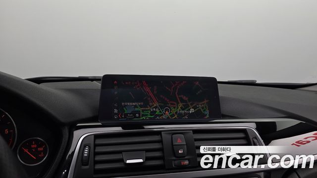 BMW 3-Series 2018 — photo 14