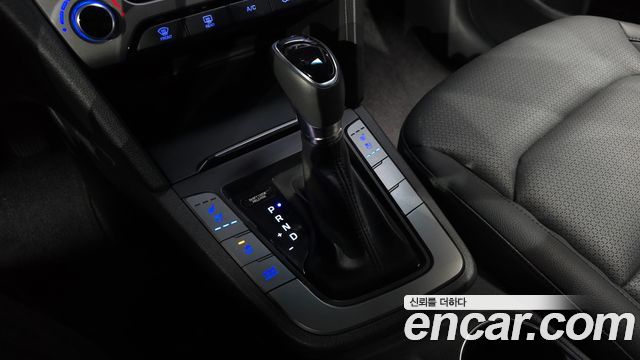 Hyundai AVANTE 2016 — photo 12