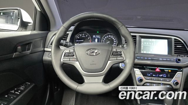 Hyundai AVANTE 2016 — photo 19