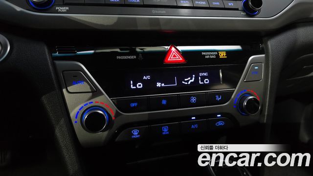 Hyundai AVANTE 2016 — photo 24