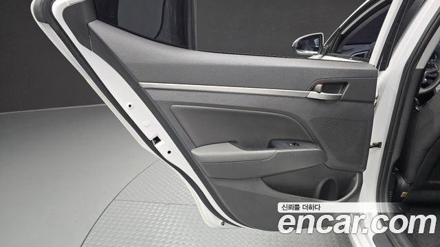 Hyundai AVANTE 2016 — photo 15