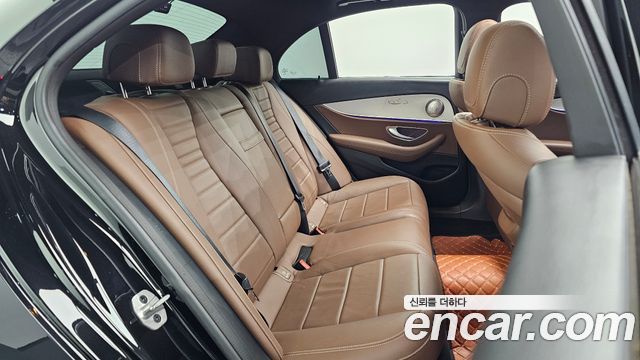 Mercedes-Benz E-Class 2021 — photo 17