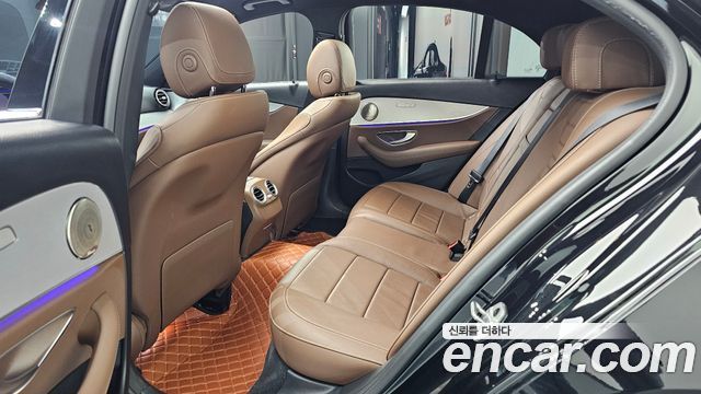 Mercedes-Benz E-Class 2021 — photo 18