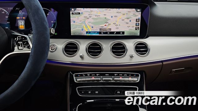 Mercedes-Benz E-Class 2021 — photo 19