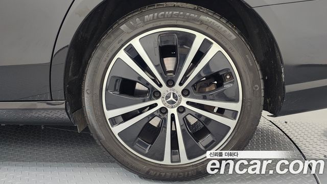 Mercedes-Benz E-Class 2021 — photo 7