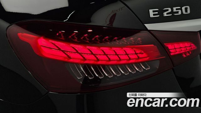 Mercedes-Benz E-Class 2021 — photo 9