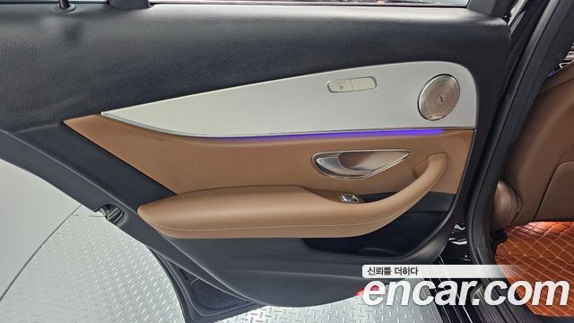 Mercedes-Benz E-Class 2021 — photo 15
