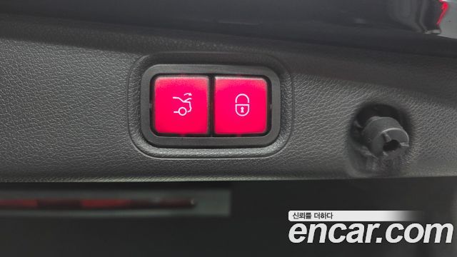 Mercedes-Benz E-Class 2021 — photo 34