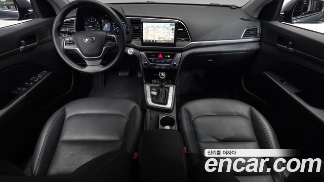 Hyundai AVANTE 2017 — photo 10
