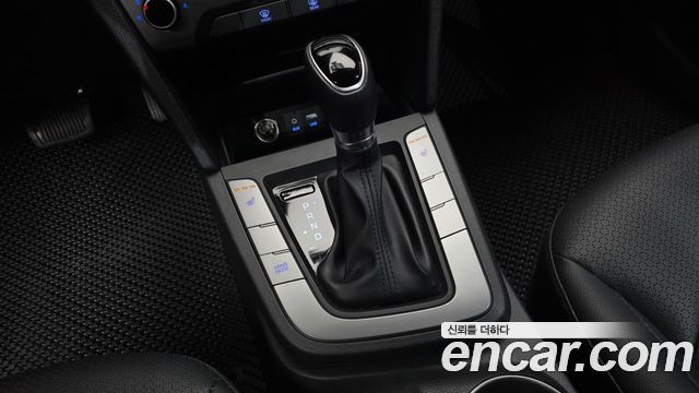 Hyundai AVANTE 2017 — photo 12