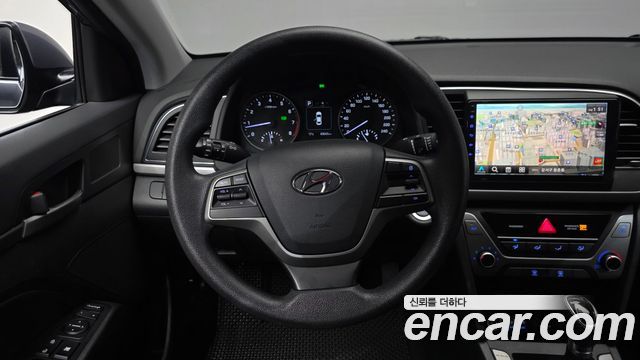 Hyundai AVANTE 2017 — photo 19