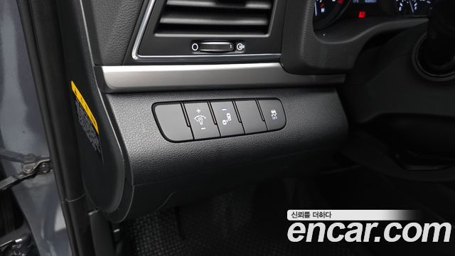 Hyundai AVANTE 2017 — photo 24