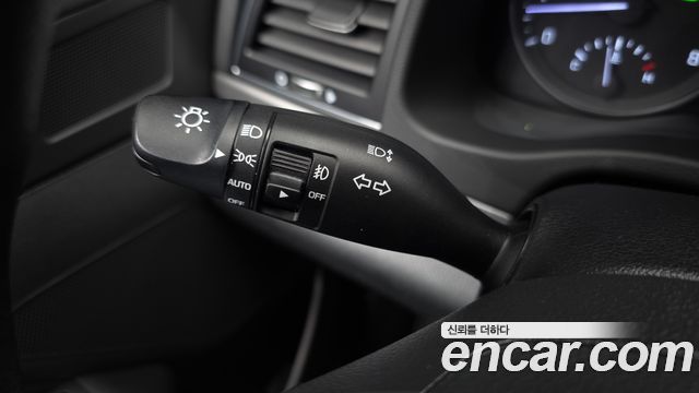 Hyundai AVANTE 2017 — photo 25