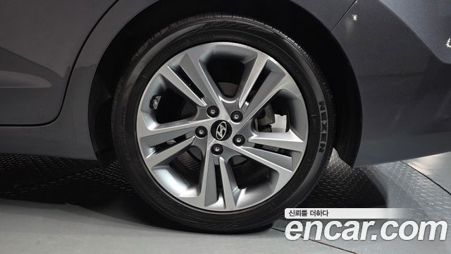 Hyundai AVANTE 2017 — photo 7