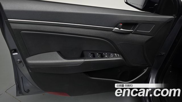 Hyundai AVANTE 2017 — photo 14