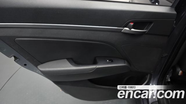 Hyundai AVANTE 2017 — photo 15