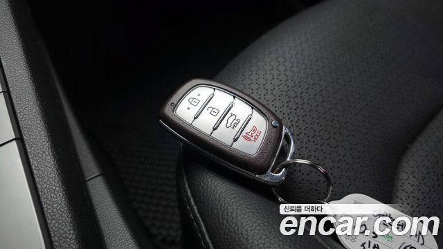 Hyundai AVANTE 2017 — photo 31