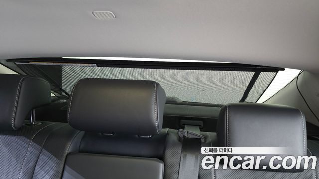 Lexus ES 2019 — photo 17