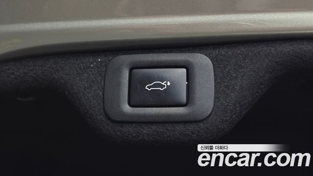 Lexus ES 2019 — photo 18