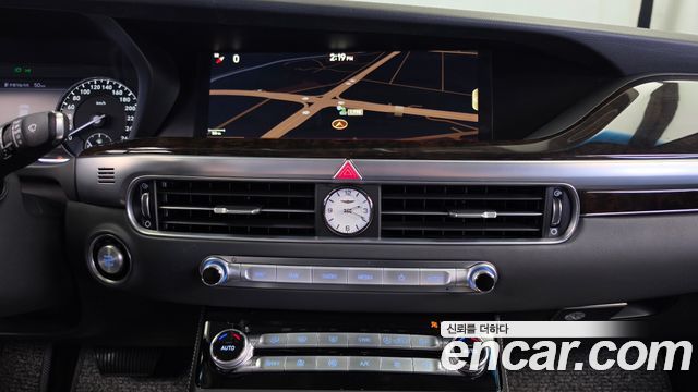 Genesis G90 2019 — photo 14