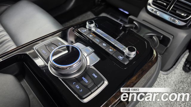 Genesis G90 2019 — photo 19