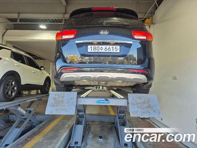 Kia Canival 2017 — photo 2
