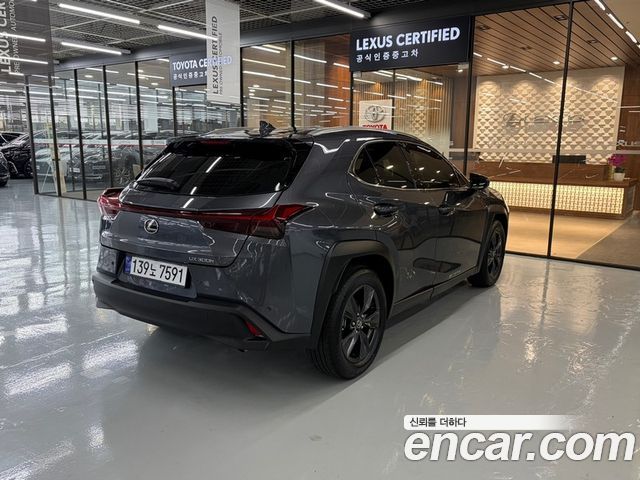 Lexus UX 2027 — photo 2
